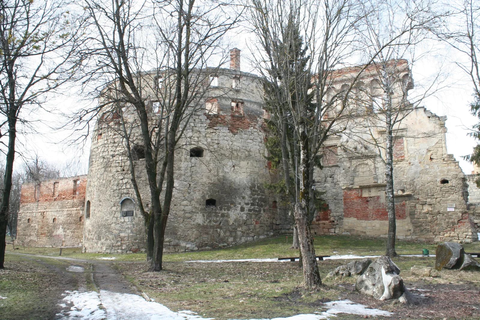 Бережанський замок у міському парку